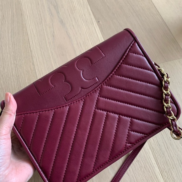 NWT TORY BURCH Alexa Combo Crossbody Chain Strap - Imperial Garnet $428 - Picture 2 of 9